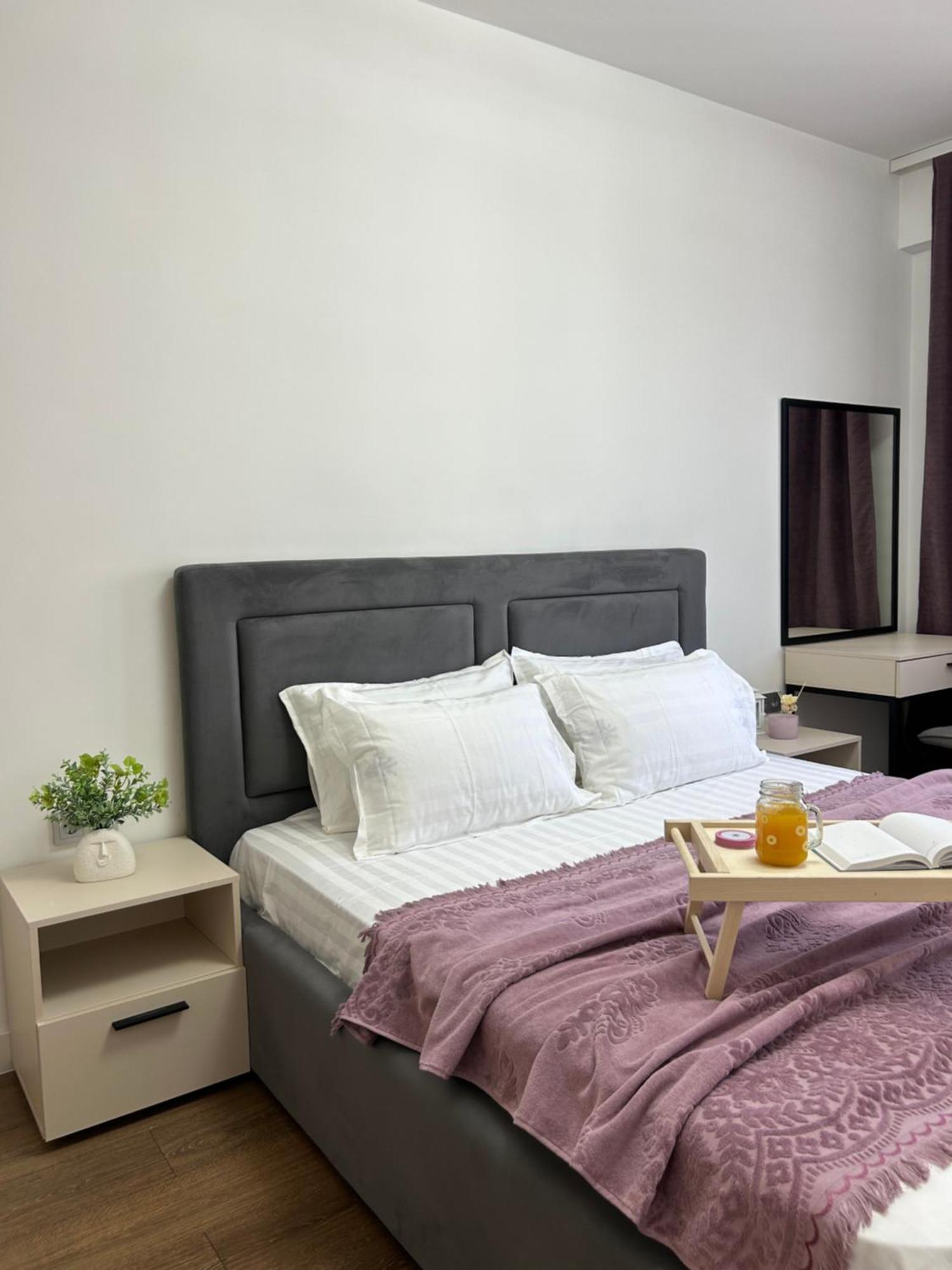 закрыто Apartment *